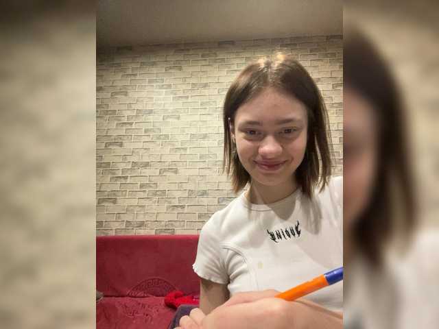 18YoungPussy18 live cam on BongaCams