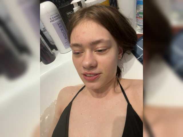 18YoungPussy18 live cam on BongaCams