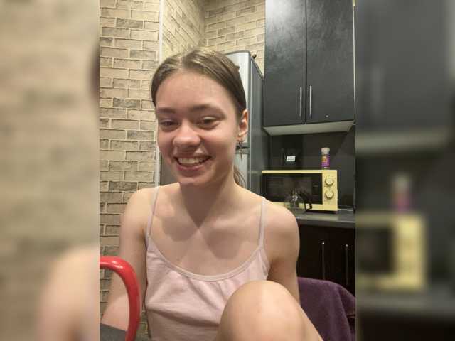 18YoungPussy18 live cam on BongaCams