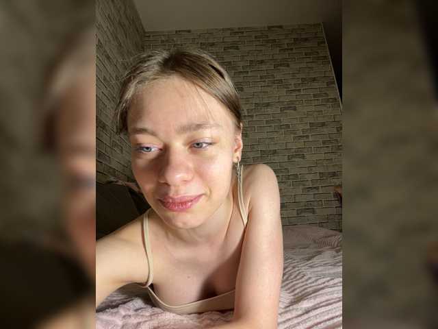 18YoungPussy18 live cam on BongaCams