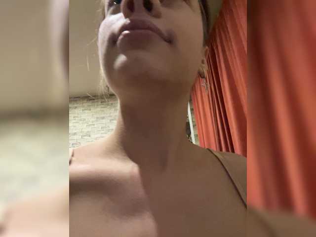 18YoungPussy18 live cam on BongaCams