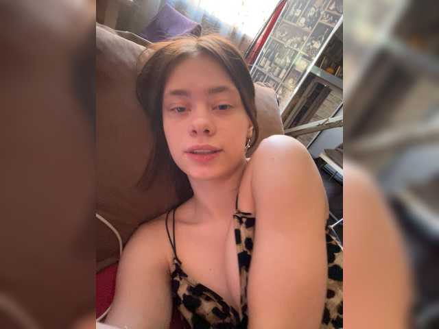 18YoungPussy18 live cam on BongaCams