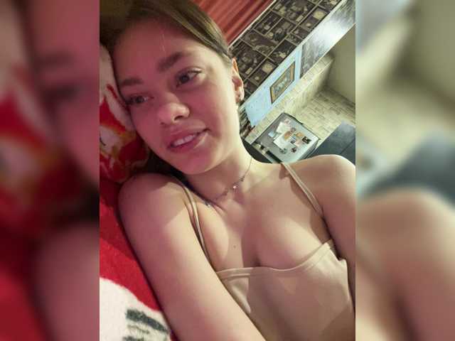 18YoungPussy18 live cam on BongaCams