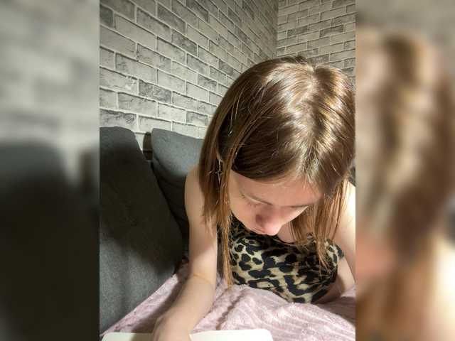 18YoungPussy18 live cam on BongaCams