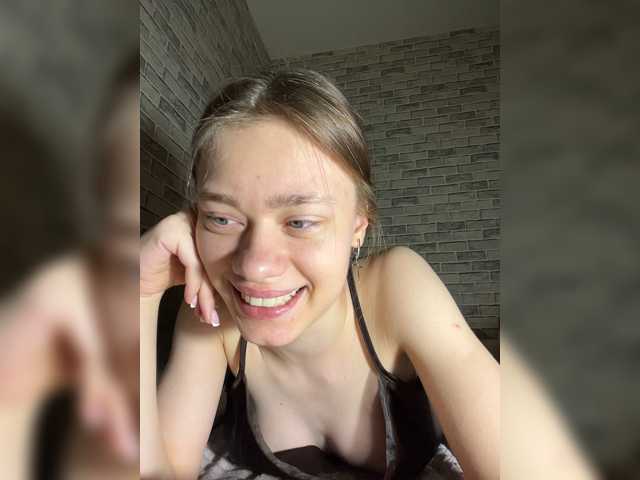 18YoungPussy18 live cam on BongaCams