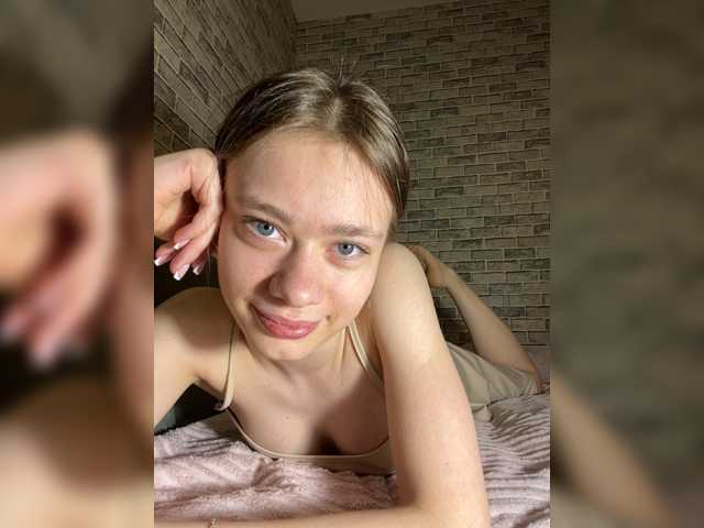 18YoungPussy18 live cam on BongaCams