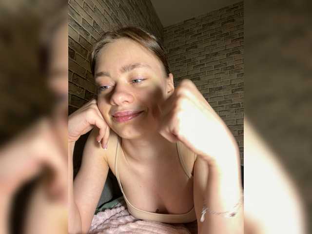 18YoungPussy18 live cam on BongaCams