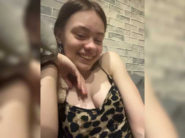 18YoungPussy18 live cam on BongaCams