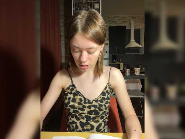 18YoungPussy18 live cam on BongaCams