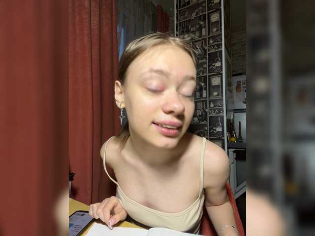 18YoungPussy18 live cam on BongaCams