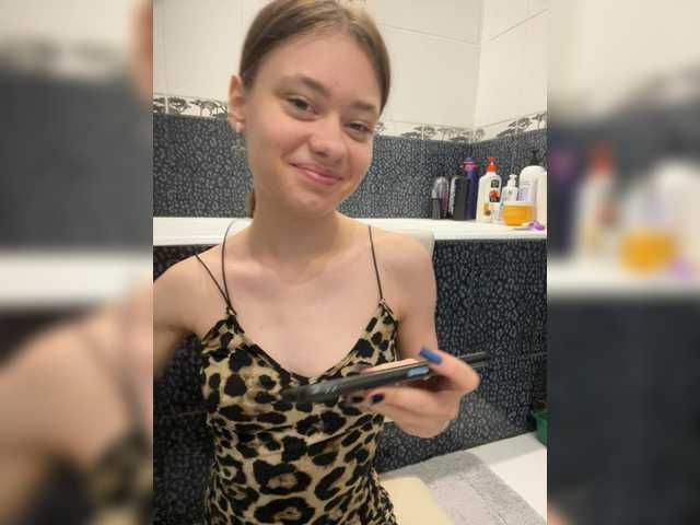 18YoungPussy18 live cam on BongaCams