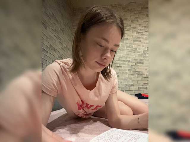 18YoungPussy18 live cam on BongaCams