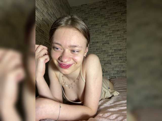 18YoungPussy18 live cam on BongaCams