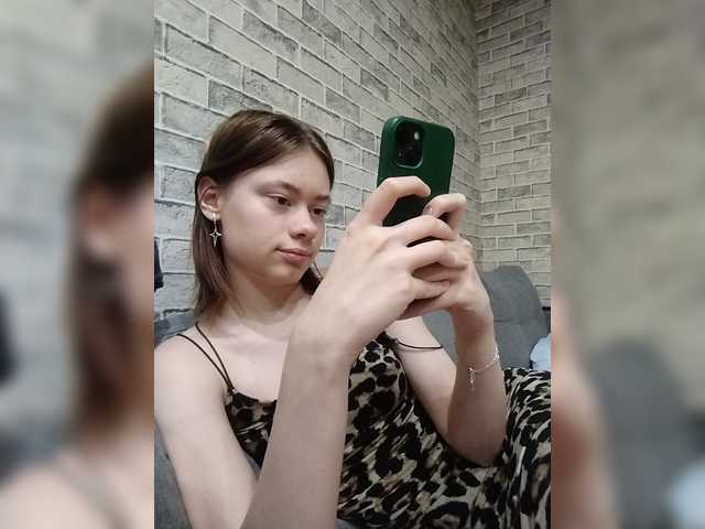 18YoungPussy18 live cam on BongaCams