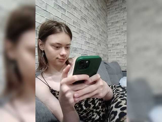 18YoungPussy18 live cam on BongaCams