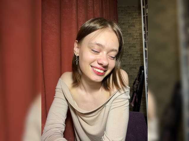 18YoungPussy18 live cam on BongaCams