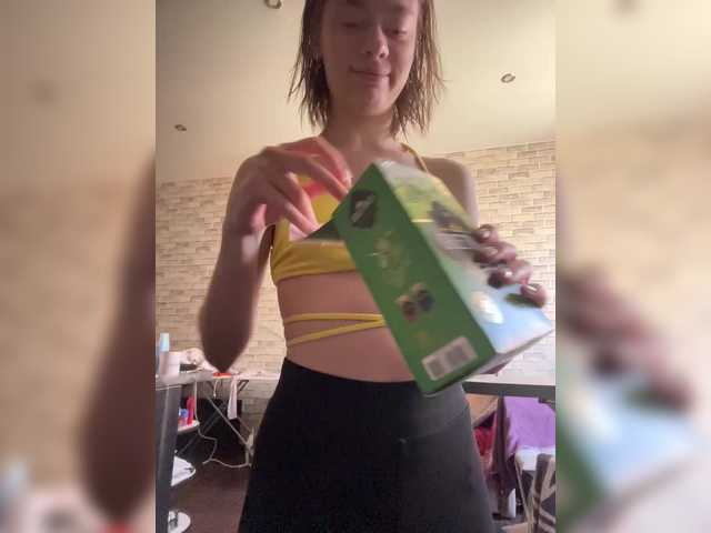 18YoungPussy18 live cam on BongaCams