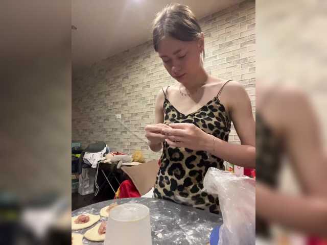 18YoungPussy18 live cam on BongaCams