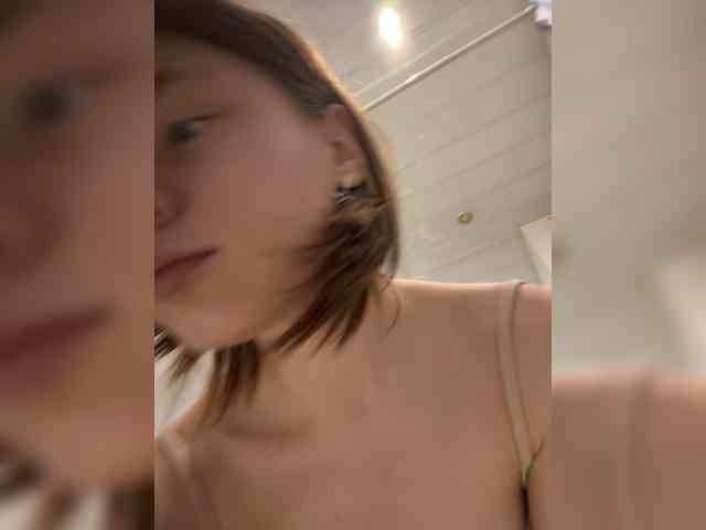 18YoungPussy18 webcam