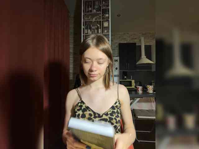18YoungPussy18 webcam