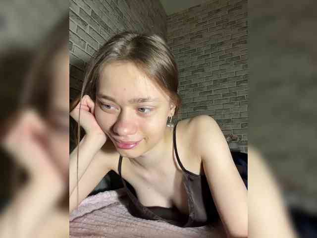 18YoungPussy18 webcam