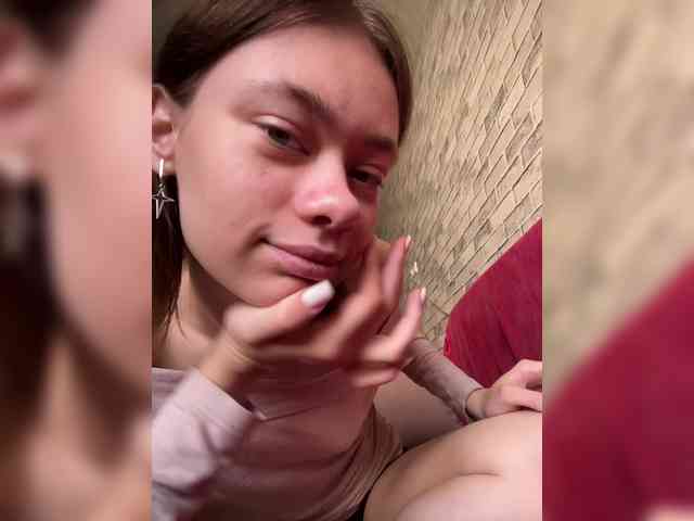 18YoungPussy18 webcam