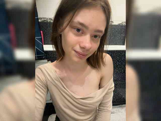 18YoungPussy18 webcam
