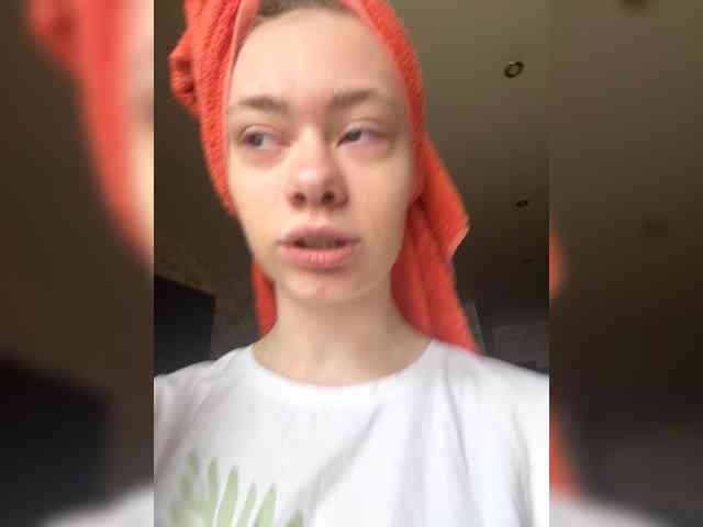 18YoungPussy18 webcam