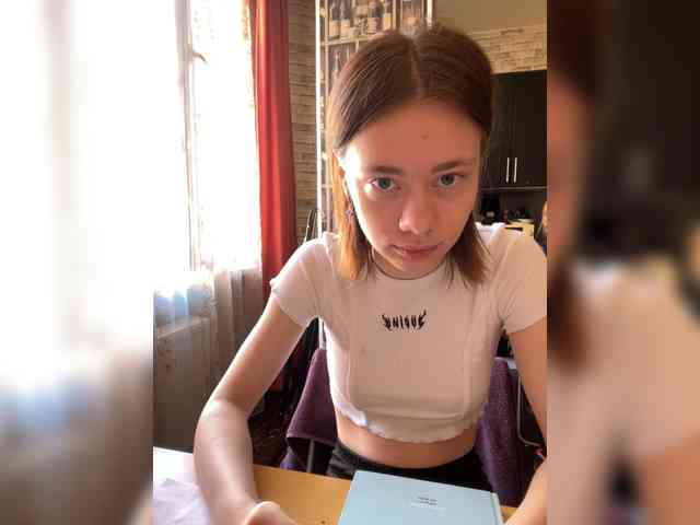 18YoungPussy18 webcam