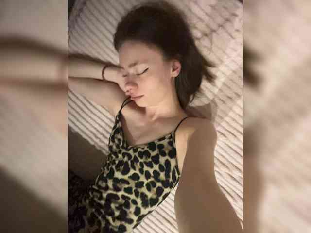 18YoungPussy18 webcam