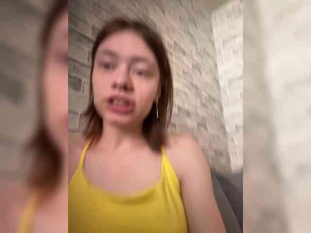18YoungPussy18 webcam