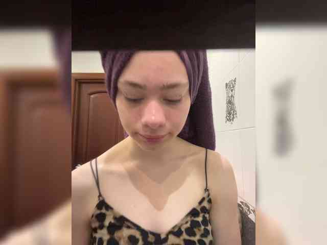 18YoungPussy18 webcam