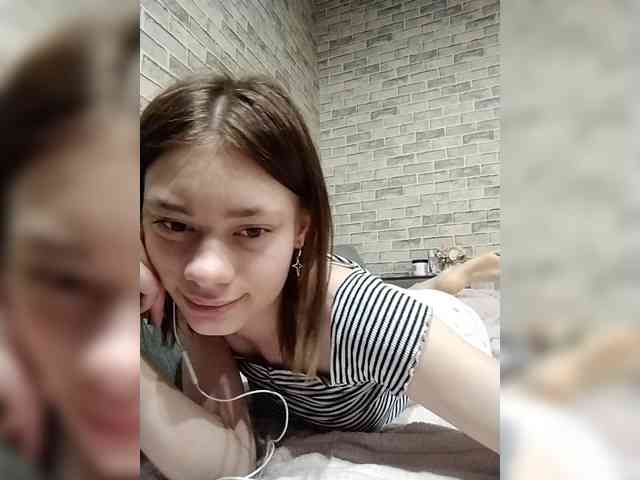 18YoungPussy18 webcam