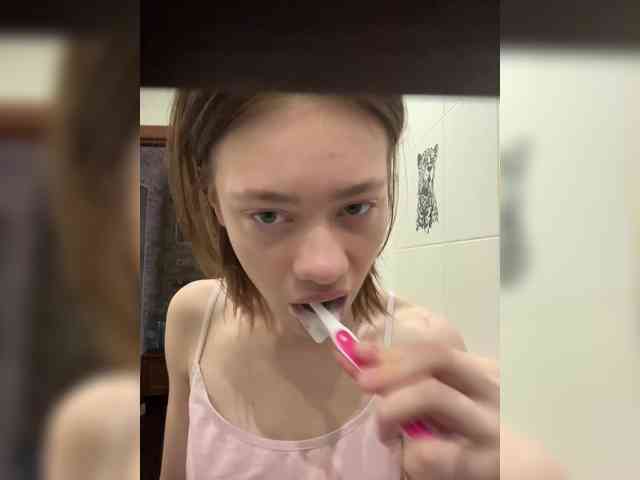 18YoungPussy18 Sex Cam Show