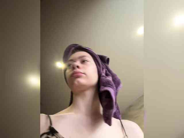 18YoungPussy18 webcam