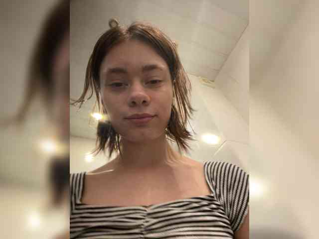 18YoungPussy18 webcam
