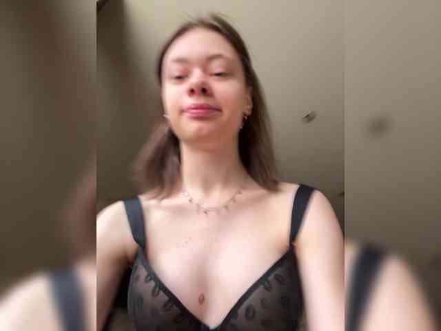 18YoungPussy18 webcam