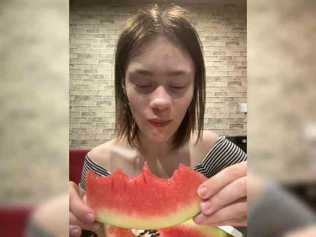 18YoungPussy18 webcam