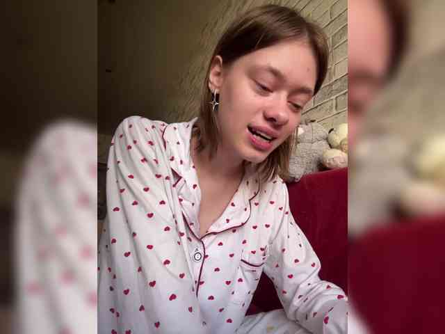 18YoungPussy18 webcam