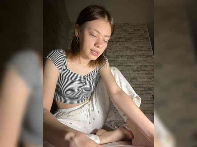 18YoungPussy18 webcam