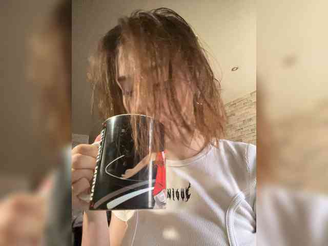18YoungPussy18 webcam