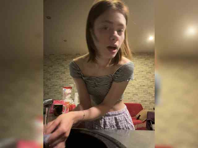 18YoungPussy18 webcam