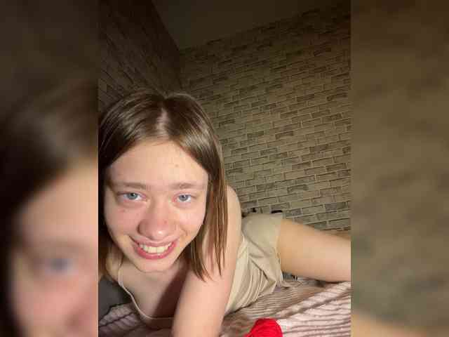 18YoungPussy18 webcam