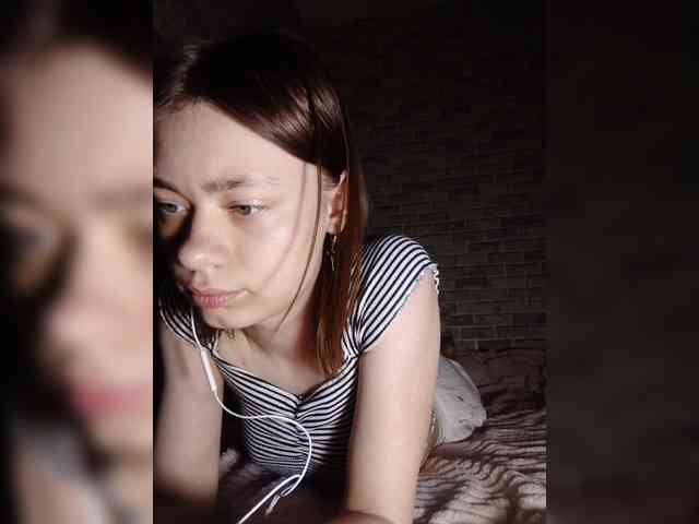 18YoungPussy18 webcam