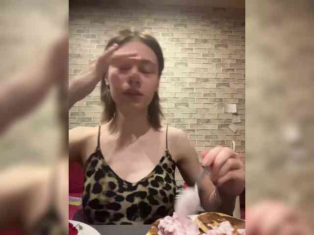18YoungPussy18 Sex Cam Show