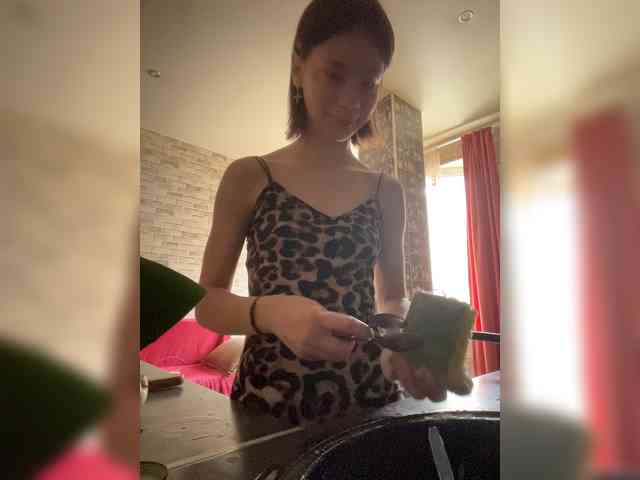 18YoungPussy18 webcam