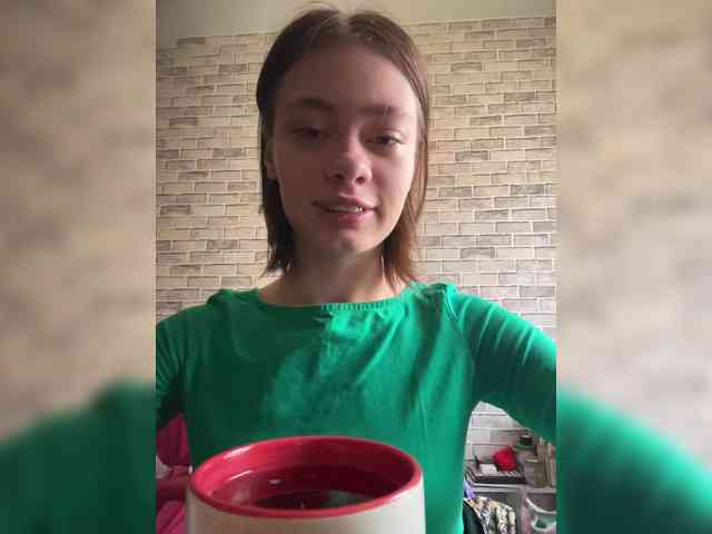 18YoungPussy18 webcam