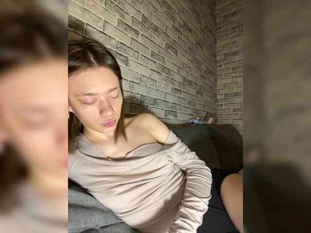 18YoungPussy18 webcam