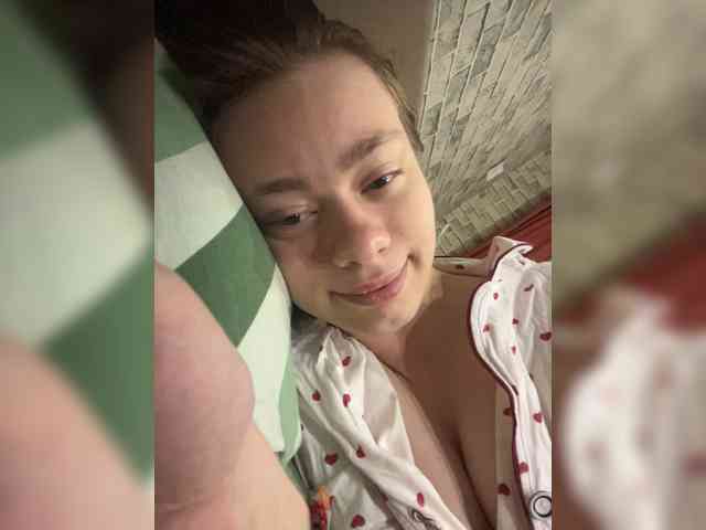18YoungPussy18 webcam
