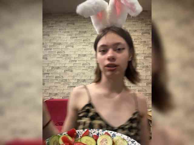 18YoungPussy18 webcam